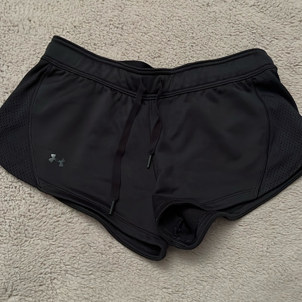 Under Armour black sport shorts size M